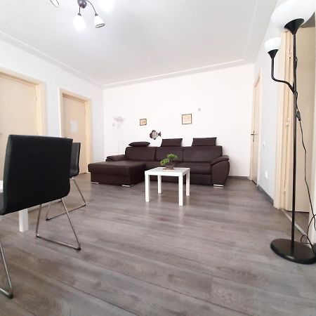 Four Rooms Apartment Central Бухарест Екстер'єр фото