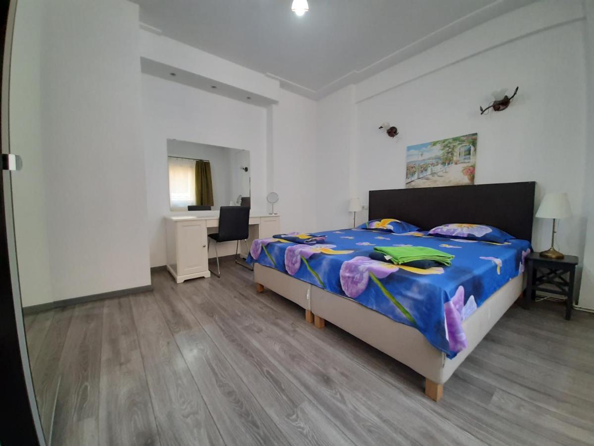 Four Rooms Apartment Central Бухарест Екстер'єр фото