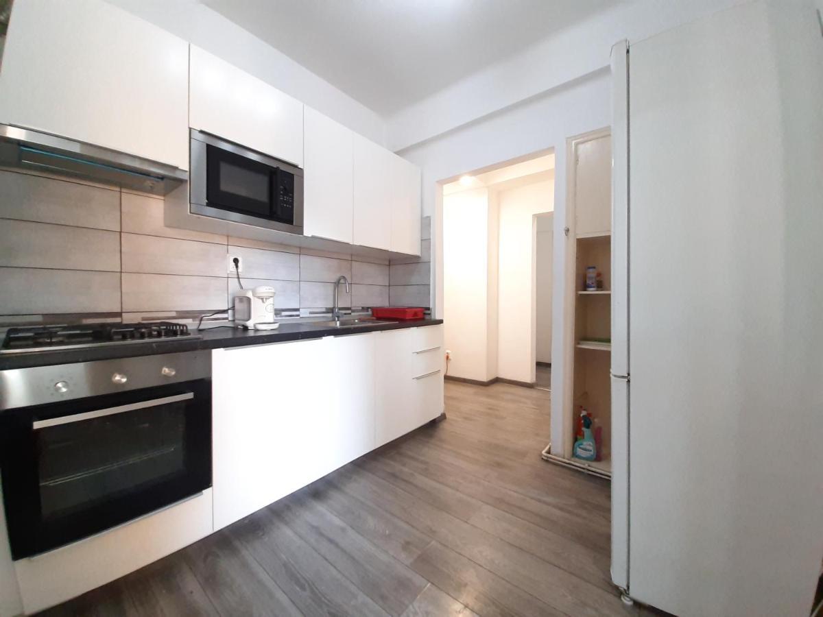 Four Rooms Apartment Central Бухарест Екстер'єр фото