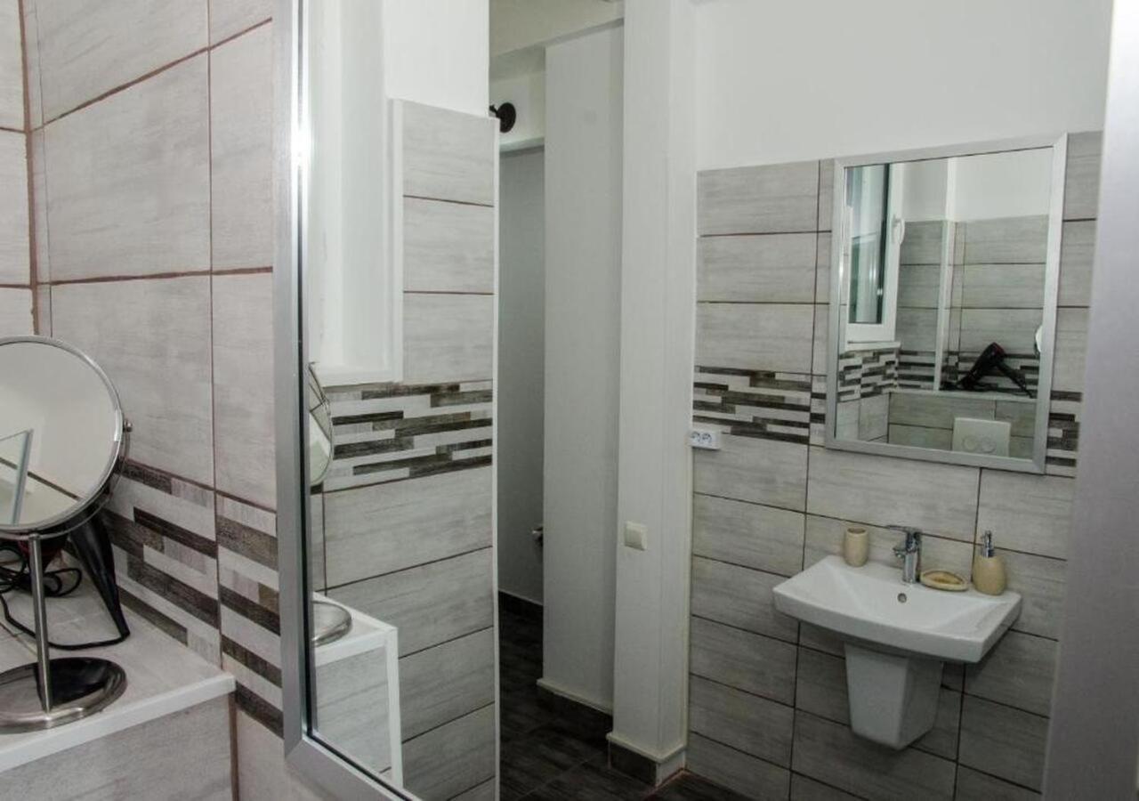 Four Rooms Apartment Central Бухарест Екстер'єр фото