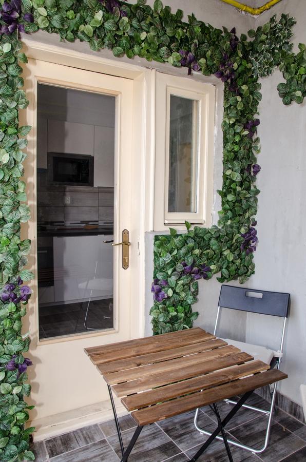 Four Rooms Apartment Central Бухарест Екстер'єр фото